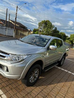 MITSUBISHI L200 TRITON 2.4 16V TURBO DIESEL SPORT HPE-S CD 4P 4X4 AUTOMÁTICO